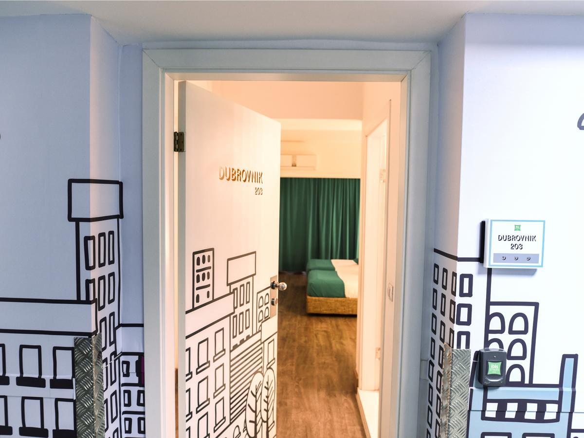 Отель Ibis Styles Скопье Экстерьер фото